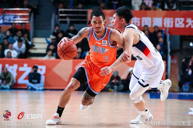 CBA：邱彪停赛，凯撒反戈！山东加时105-99福建，4连胜挺进前12