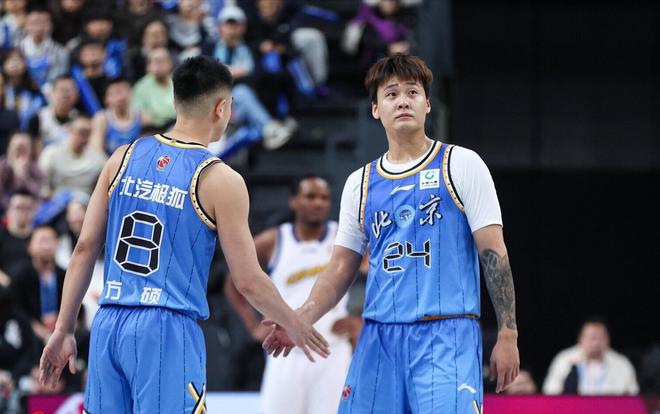 又是4中1！伤病坑苦周琦队友，北京5分险胜黑马队，没赵睿真不行
