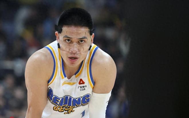 连续4场不超5分！伤病坑苦周琦队友，北京3分赢黑马，赵睿休战