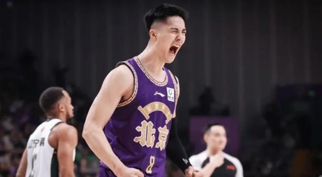 张庆鹏把北控带废了！无防守，无篮板，乱用人，名记曝不下课！