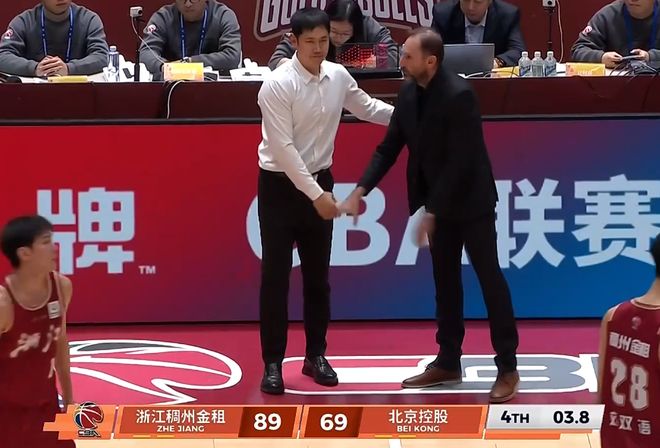 CBA土豪内部分裂？队中大将遭DNP，疑似私下奚落张庆鹏水平差