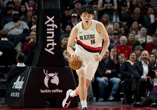 创NBA生涯纪录！杨瀚森连7战登场入轮转 被抓出两道血痕引争议
