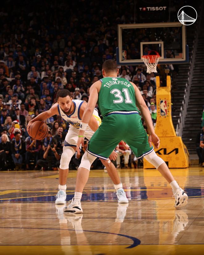 库里23分新里程碑勇士击退独行侠3连胜，弗拉格27+6+5浓眉伤退