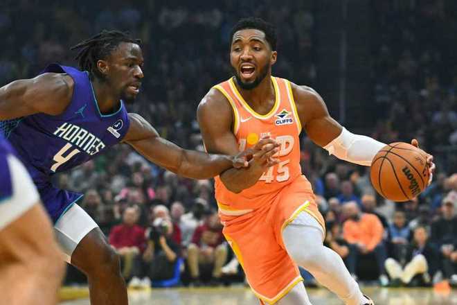 骑士三枪84分力克黄蜂终结3连败 克尼佩尔创最快100三分历史纪录