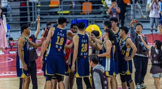 广东队新赛季12人大名单浮出水面！四外援豪阵太强悍 杜锋底气足