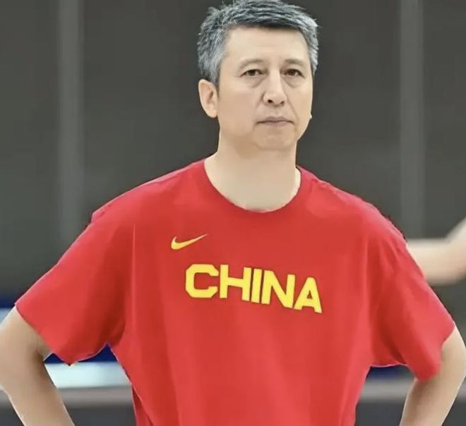 郭士强开绿灯！给男篮小姚明跟杨瀚森相同待遇，主动放弃王牌双塔