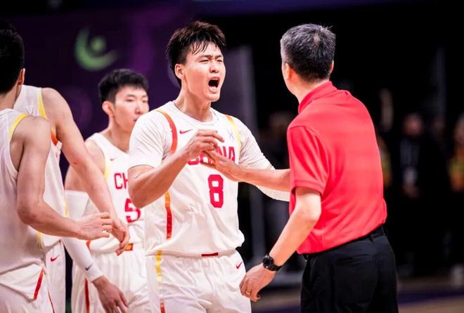 赵睿腿部出现拉伤，王少杰求婚成功，辽宁男篮名宿担任青年队教练