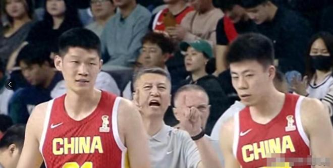 4天2次输给韩国，苏群一针见血，郭士强带队连夜在更衣室开会