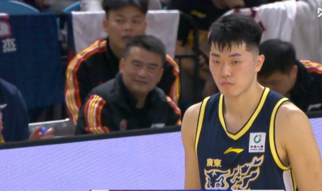 少上几个老寒腿就能击败山西，为什么杜锋却死活不给陈家政机会？