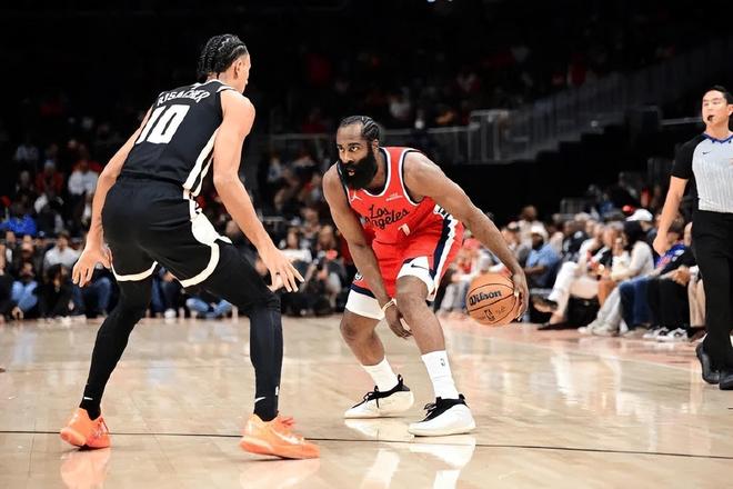 快船3将回暖助力终结连败！哈登祖巴茨防守回暖，替补还挖爆点！