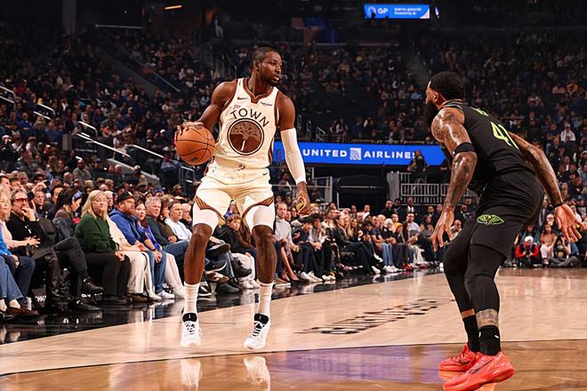 使用方式极其诡异！勇士估计早晚会将锋线新星在交易中送走？