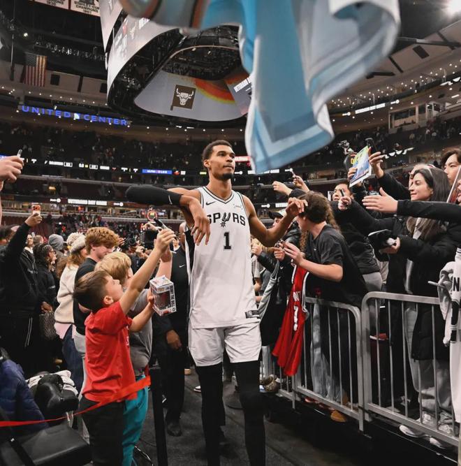 战胜完全体雷霆，马刺“疯狂动物城”只是半成品