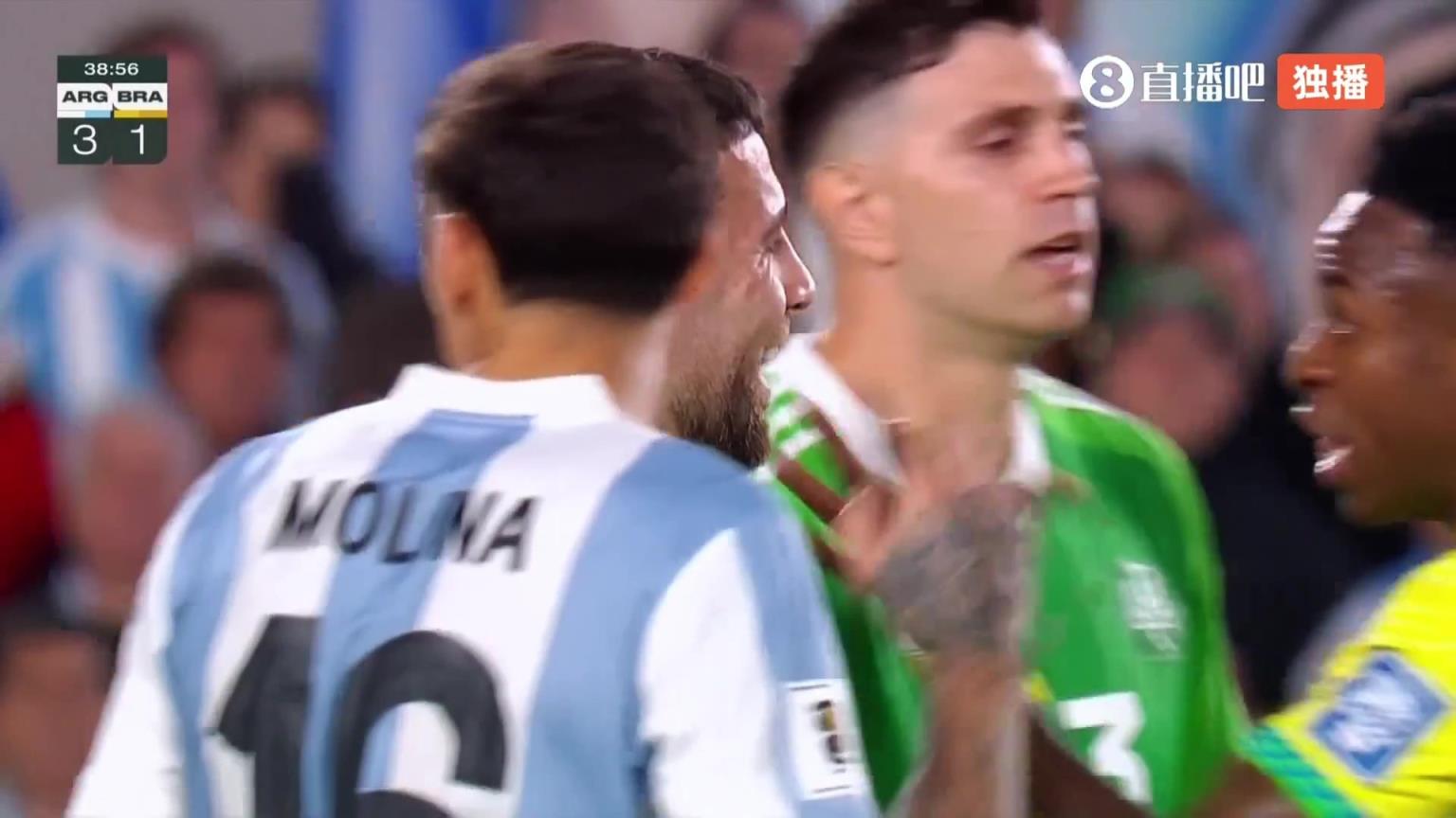 “继续叫啊”！慢镜头看奥塔门迪嘲讽喋喋不休的维尼修斯！