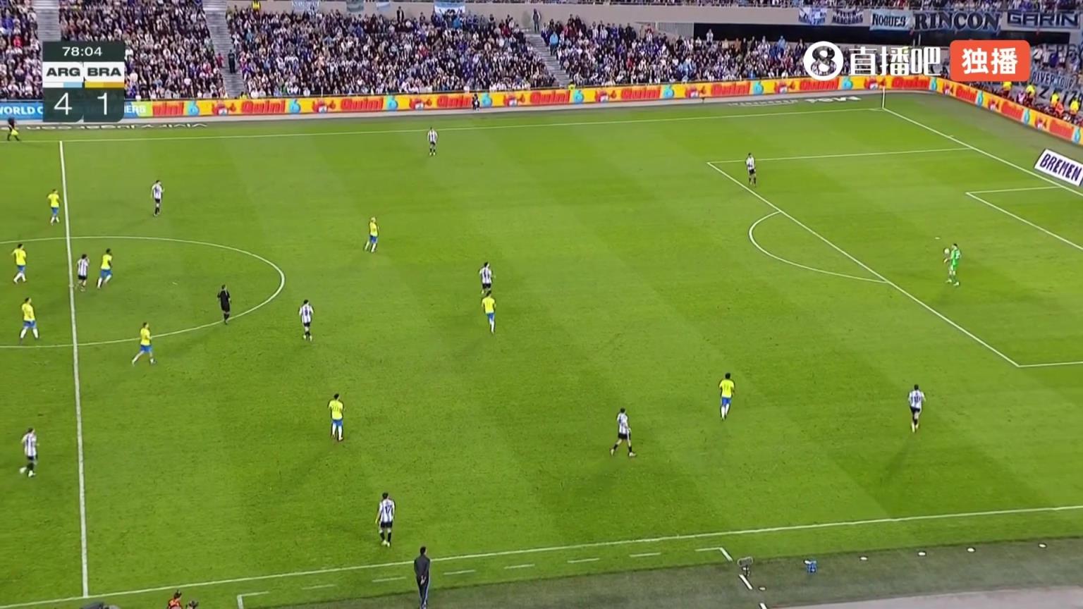 大马丁在禁区内嘲讽性颠球你小子真的很会嘲讽对手啊！