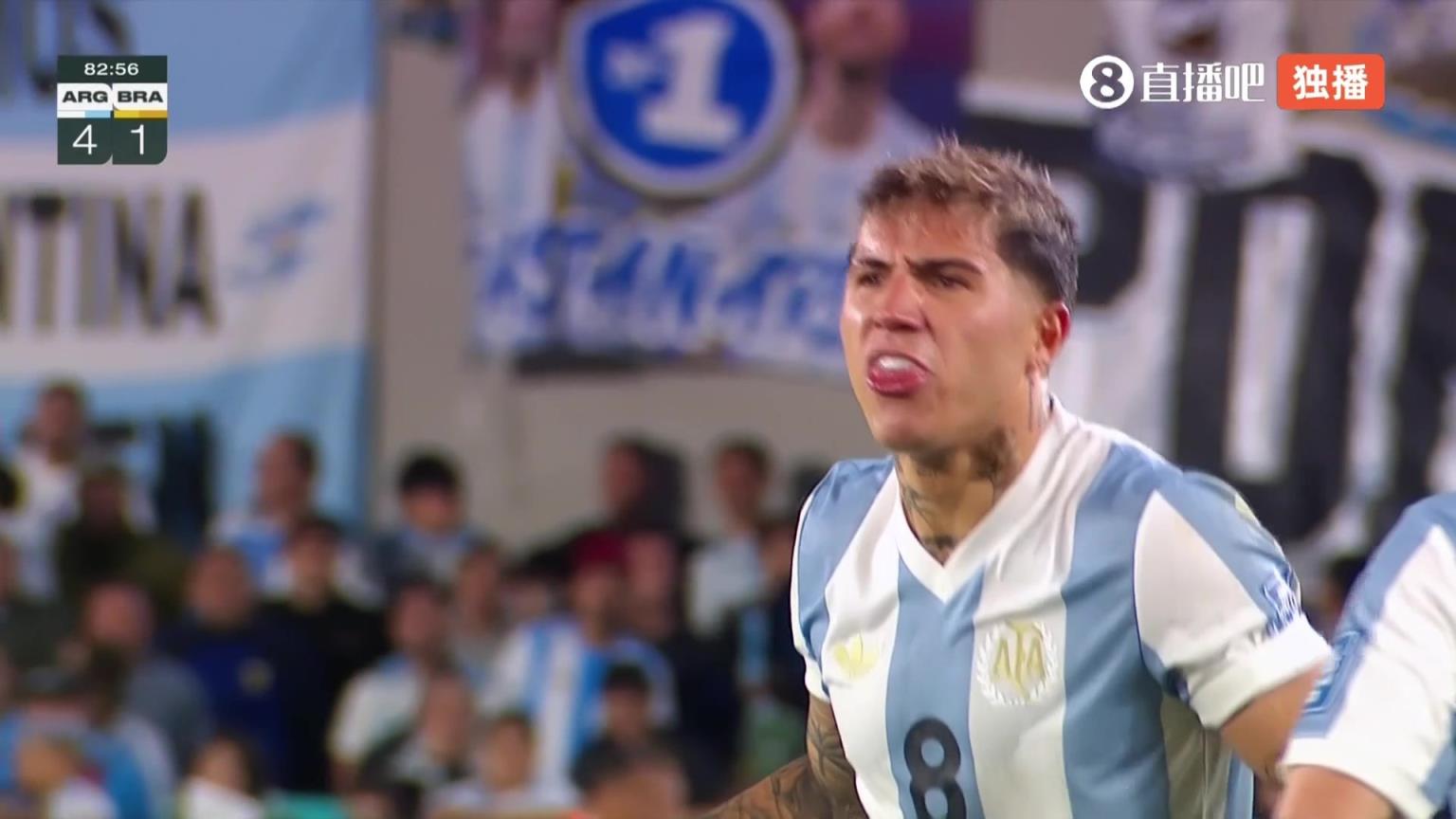 这啥表情恩佐“小鸡咯咯”表情回击奥尔蒂斯，太抽象了！