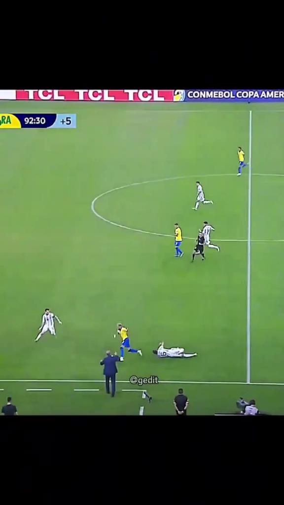 那年还是巅峰！梅西和内马尔在美洲杯决赛中直接对决