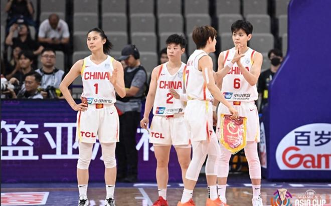 三战场均2.6分！宫鲁鸣却称她是女篮未来扛旗人，球迷的评论亮了