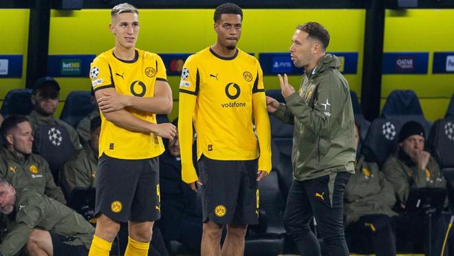 多特定位球教练克拉彭自宣离队，结束为期18个月的多特生涯