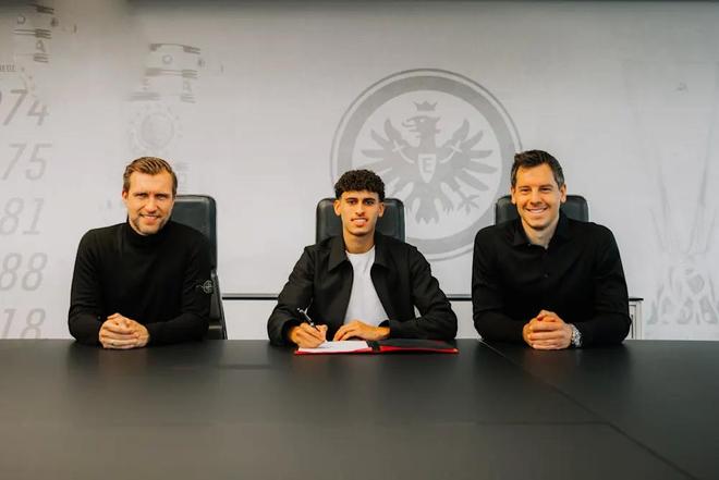 官方：法兰克福签下霍芬海姆边锋埃奇古亚布，签约至2031年