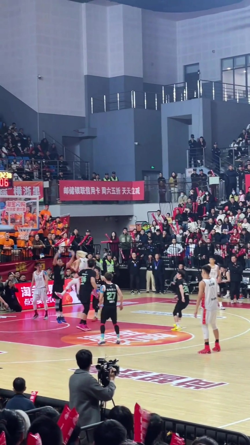 真帅呀！只有打球才知道这动作有多难！