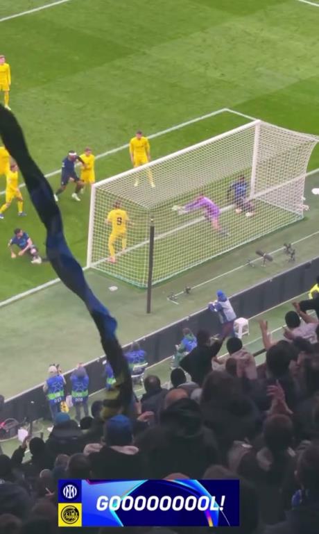 进球运不佳！实拍：国米狂轰滥炸下，皮球终于艰难地越过门线