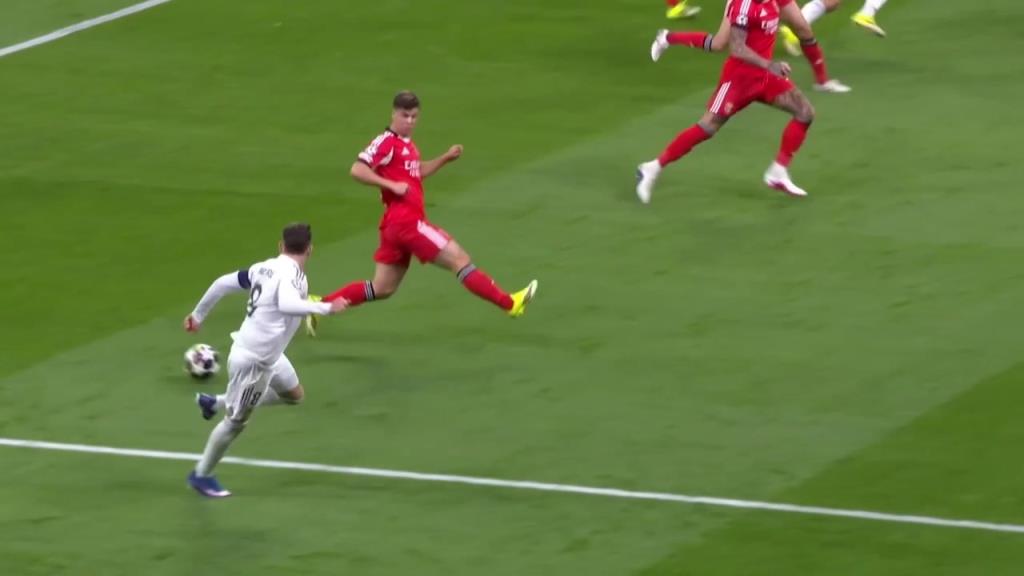 巴尔韦德送助攻，琼阿梅尼跟进推射破门！皇马总比分2-1本菲卡！