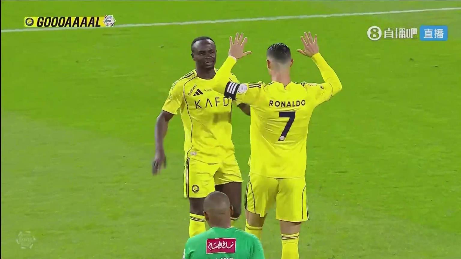 传射建功！C罗无私分球助攻马内破门，利雅得胜利4-0领先！