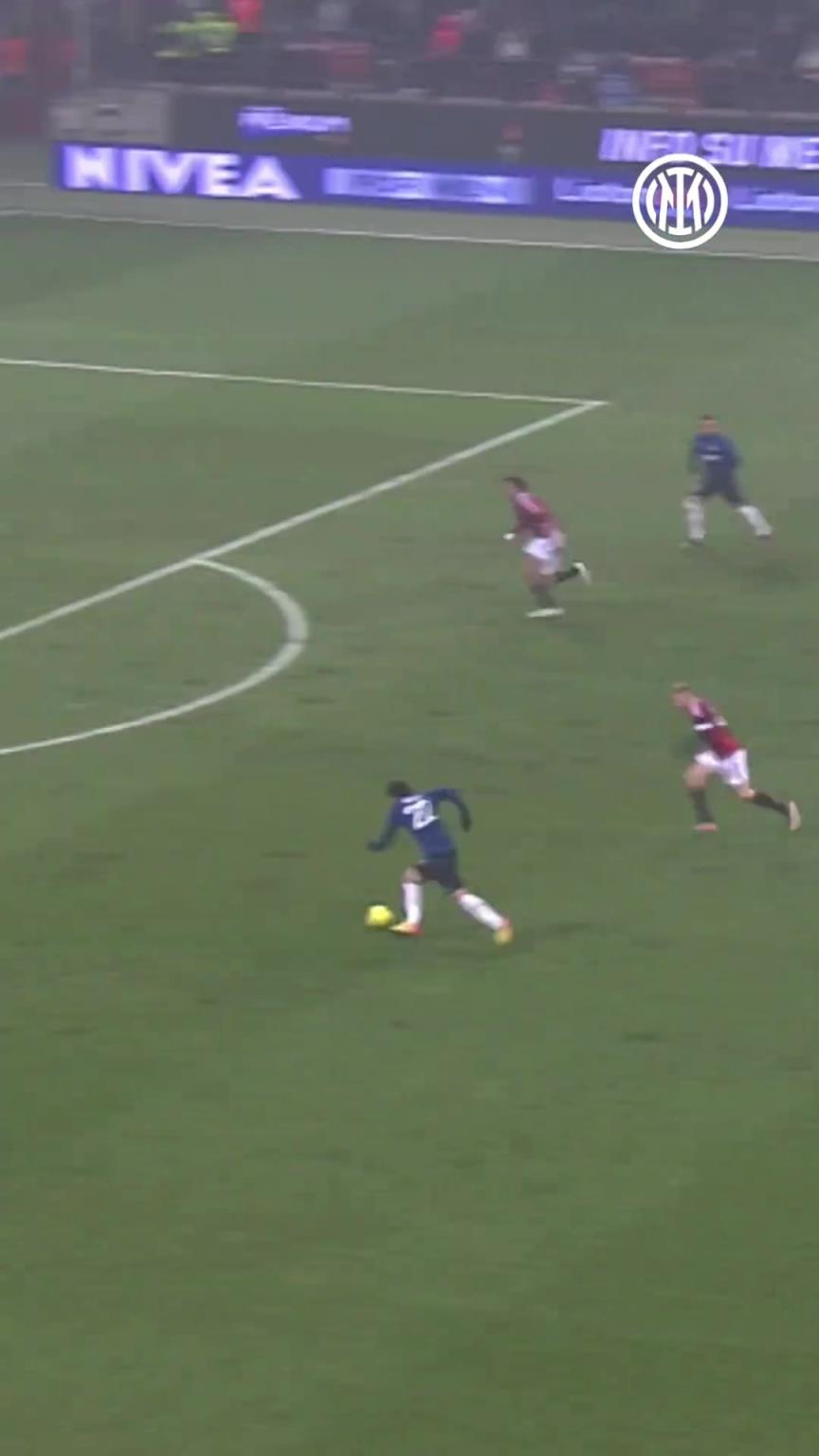 重剑无锋！重温米利托米兰德比上这记展现射术的精彩破门