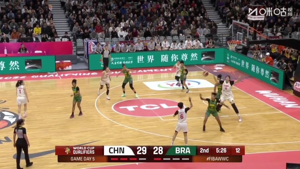 绝对高度！张子宇在内线上篮，对手真是一点办法都没有