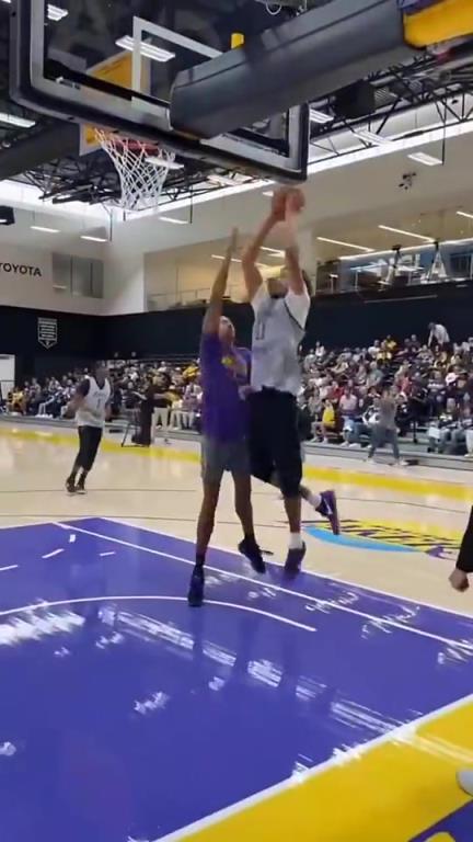 湖人队内赛季初训练：布朗尼超级拉杆，东契奇丝滑抛投