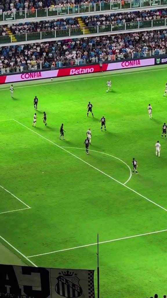 球商不会衰退！无人机视角看内马尔的绝妙直塞！