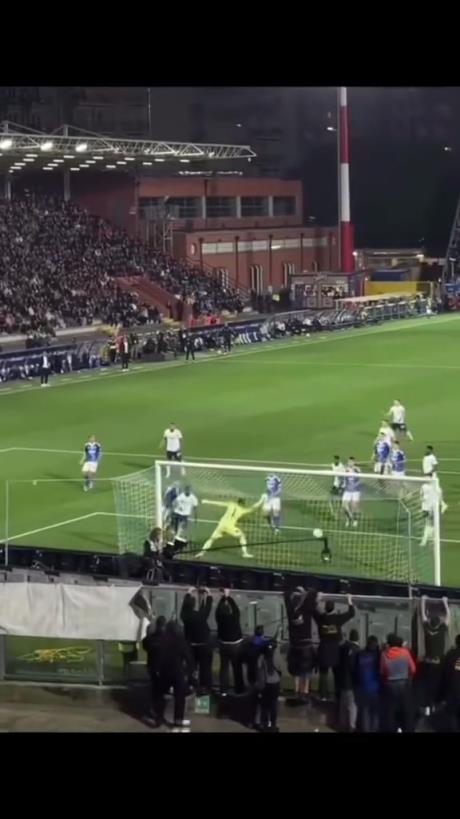 深夜泥头车！实拍：邓弗里斯泰山压顶助国米度过神奇逆转之夜