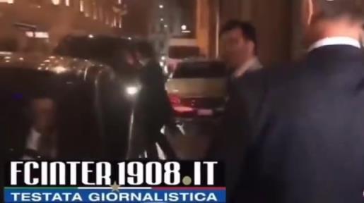 莫老爹萨队陪同！当年许家印与国米掌门人张氏父子在米兰共进晚餐