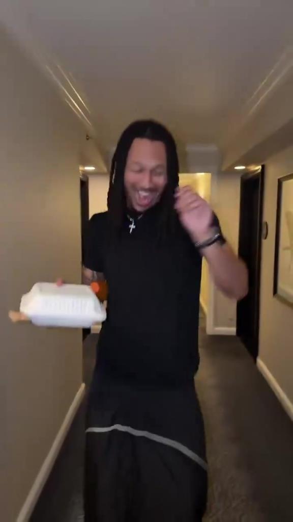 活宝！麦凯恩又拉着哈腾杰林拍短视频！