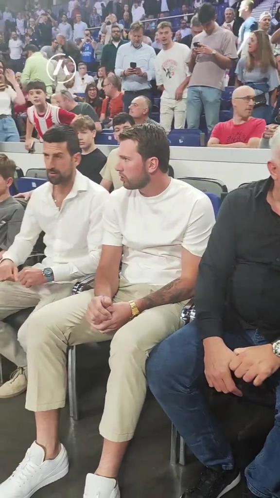 季后赛还能回来吗？东契奇和父亲看皇马比赛 爸爸也这么高大啊