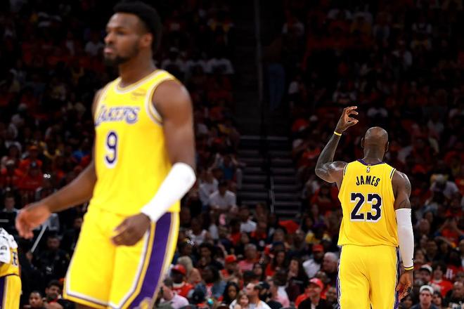 父子同心，詹姆斯与布朗尼同时在场时湖人百回合净胜29.6分