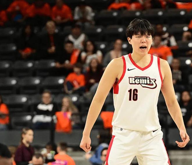 杨瀚森G联赛9中9轰20分！奈何下半场球权暴跌，体能下滑也出弊端