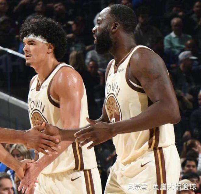 勇士逆转险胜！波杰22+6全队第一，桑托斯31+3格林立功，库里开心