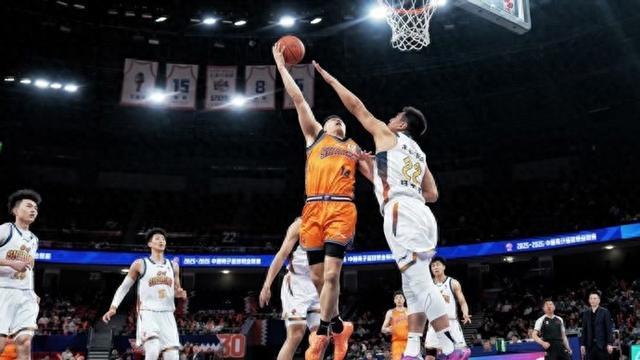 九连胜！上海久事男篮主场大胜四�...