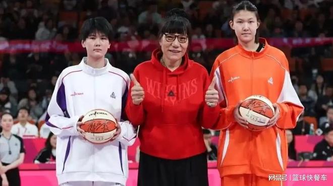 14岁女孩身高2米15！中国女篮冒出一文班亚马：张子宇碰上对手了