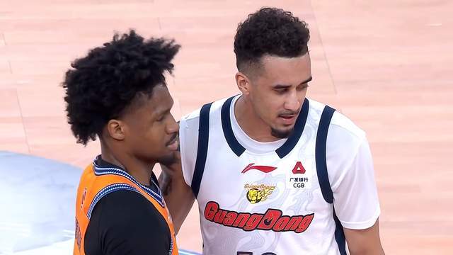 单方面碾压，上海男篮大胜广东16分 怀特塞德14+26 篮板对手两倍