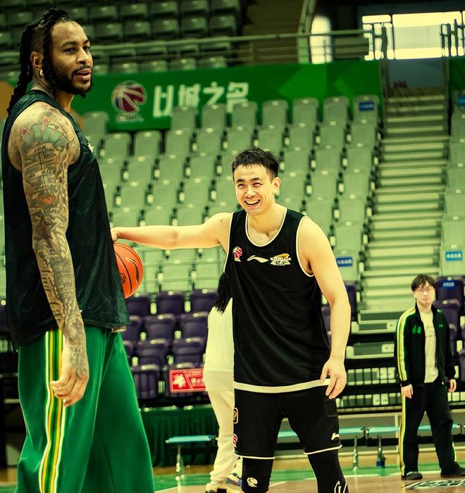 赵继伟2+7！莫兰德10+14，但三分11投2中，失误10次，辽篮落后9分