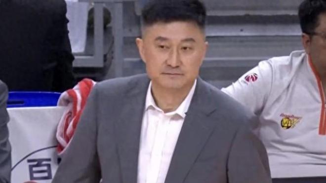 怀特塞德26篮板上海横扫广东豪取十连胜，浙江广厦瑟瑟发抖