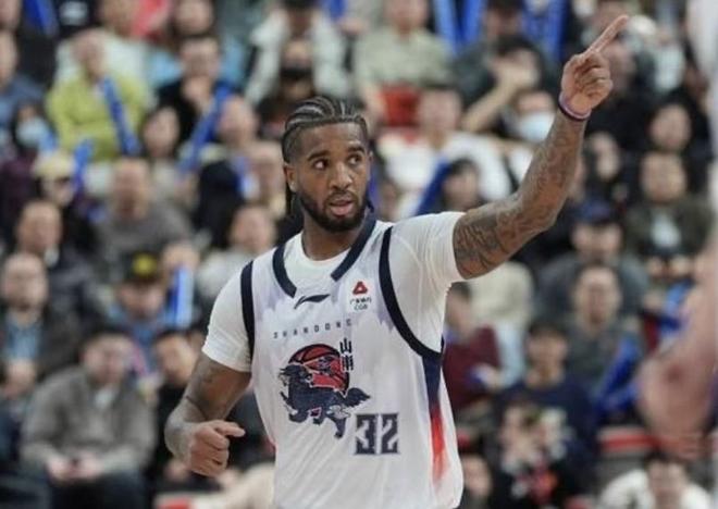 记者：山东高速正在联系新外援，以解克里斯伤病缺席的困境