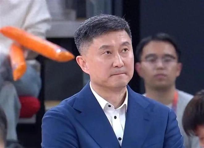 广东狂输6场大洗牌，麦考尔2人或被裁，杜锋该弃杜润旺扶正崔永熙