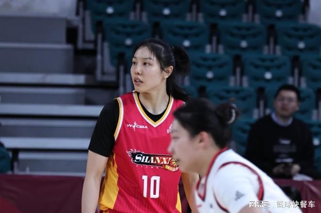 93比58狂胜35分！女篮争冠热门斩获开门红：宫鲁鸣爱徒6投0中2分