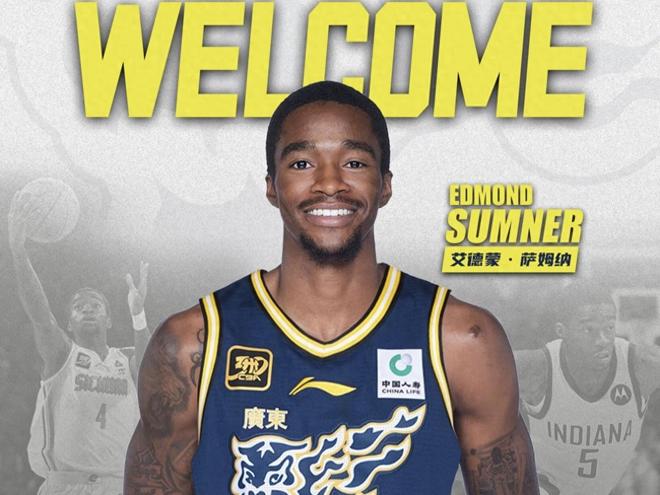 赵睿23分首钢逆转广东位置互换，广东男篮内外线问题严重