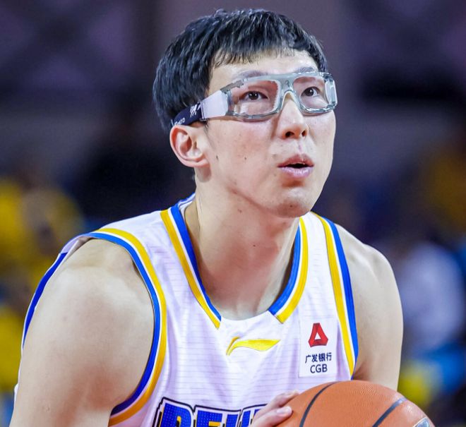 同战旧主大不同！周琦7罚1中仅3分梦游 赵睿23分导演20分逆转