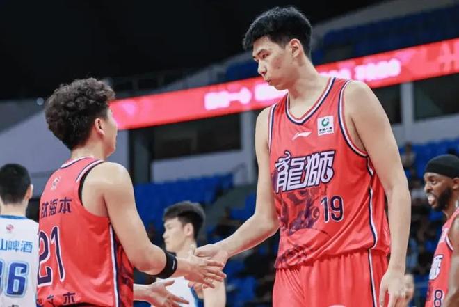 广东没了徐昕引连锁反应！末节被迫用萨林杰，导致无持球发起进攻