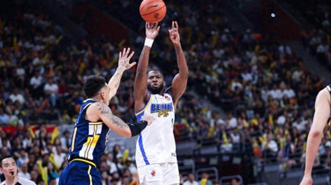 广东传1好3坏消息！关辛谈焦泊乔离队，比输球更可怕的麻烦出现了